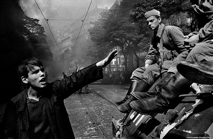 Йозеф Куделка (Josef Koudelka). «Вторжение»