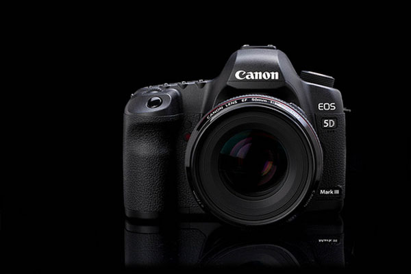 Студент из Германии сделал ненастоящую рекламу для Canon 5D Mark III